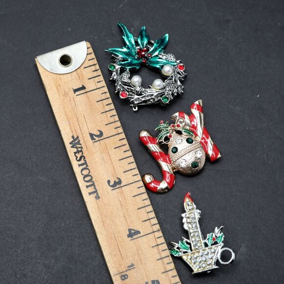 Vintage Christmas Brooches Pins Holiday Wreath Joy Candle Festive Red Green x3 - Picture 3 of 5